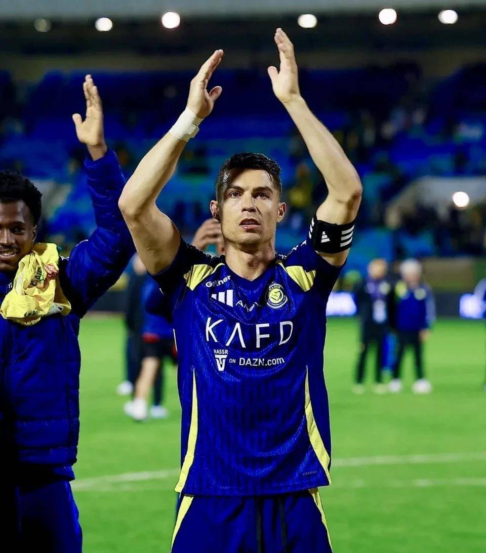 巴黎强势横扫C罗晋级半决赛，状态火热！！